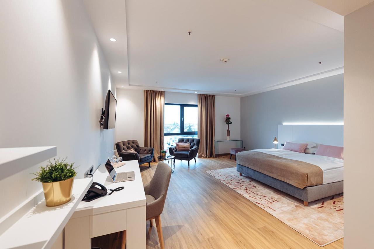 Antunovic Hotel East 赛斯韦泰 外观 照片